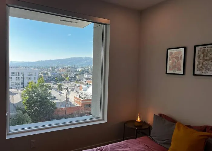 Artemis- Hollywood Hills View Studio Apt Gym, Pool, Free Parking
